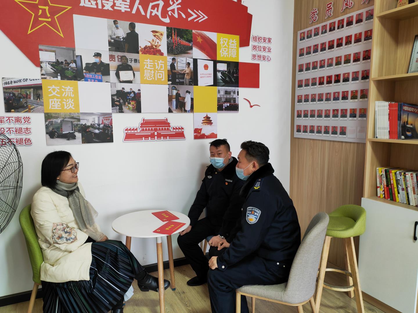 1月28日党委委员、纪委书记许丹丹慰问基层党务工作者蔡华、谢浩.jpg